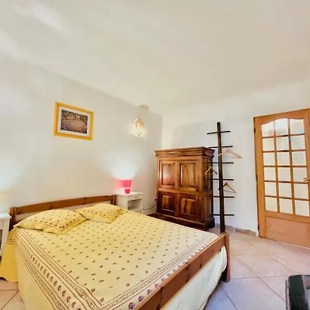 De Venascle מוסטיה-סן-מארי